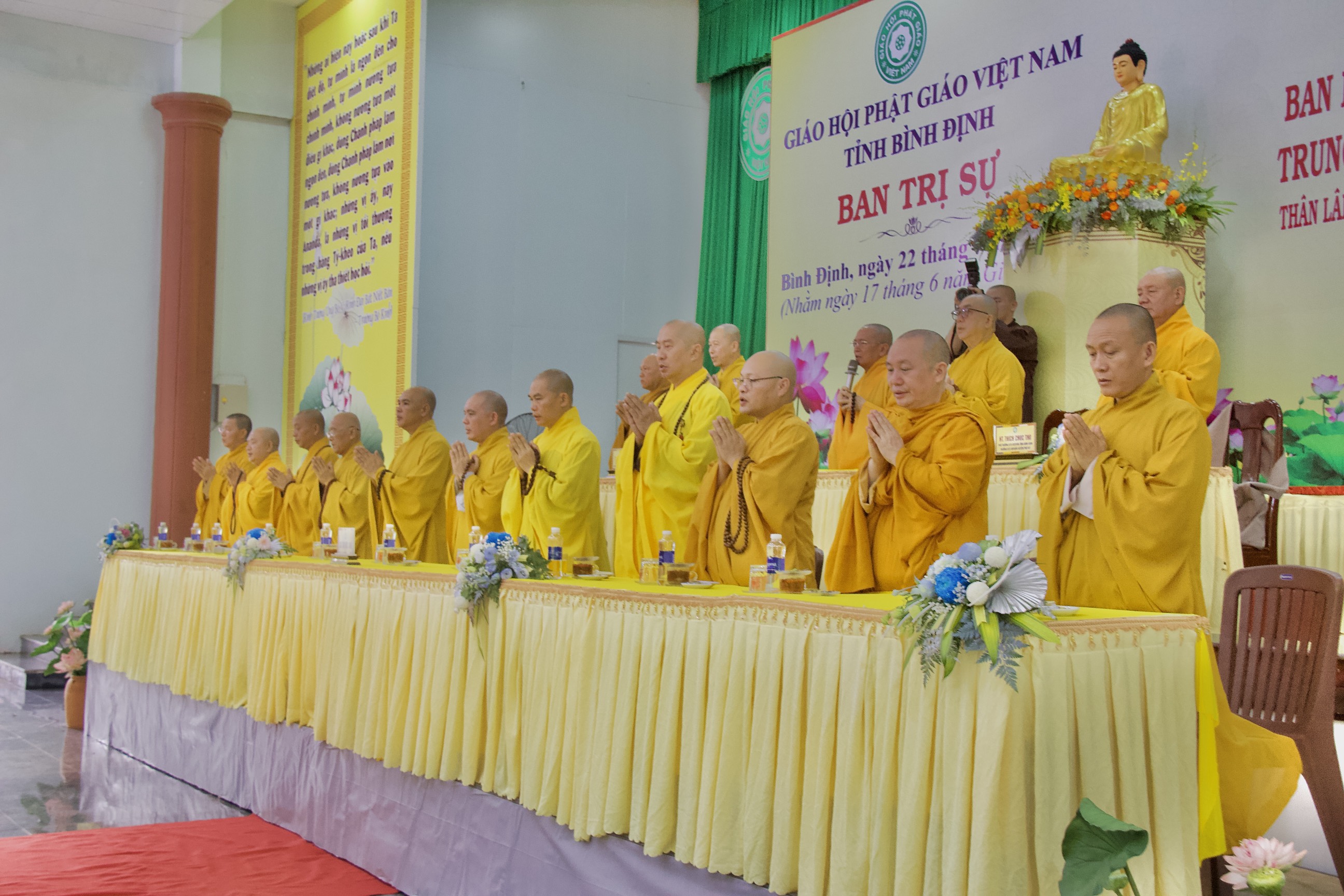 Ban Hoằng pháp và Ban Kinh tế Tài chính Trung ương thăm Ban Trị sự và hành giả an cư tại tỉnh Bình Định